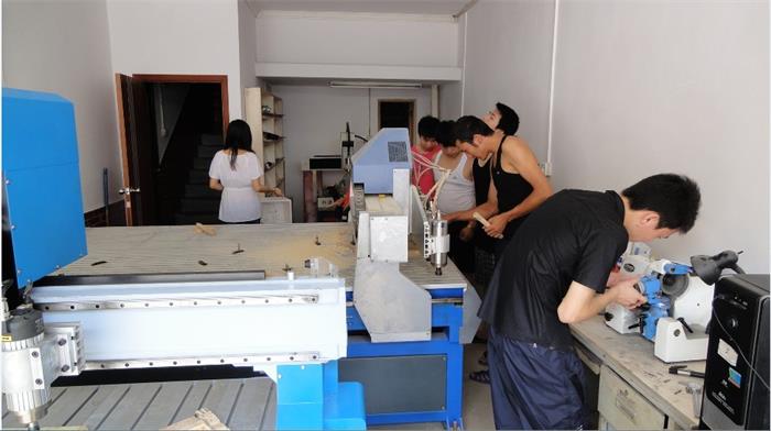 学习磨雕刻刀实操现场